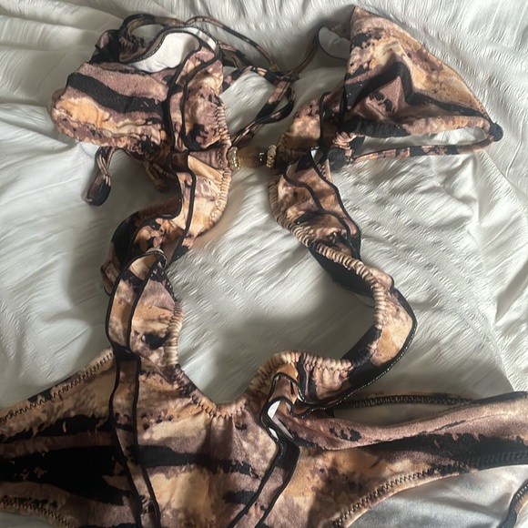 Kardashian Kollection bathing suit - Picture 5 of 6